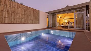 Villa ejecutiva | Alberca | Alberca al aire libre