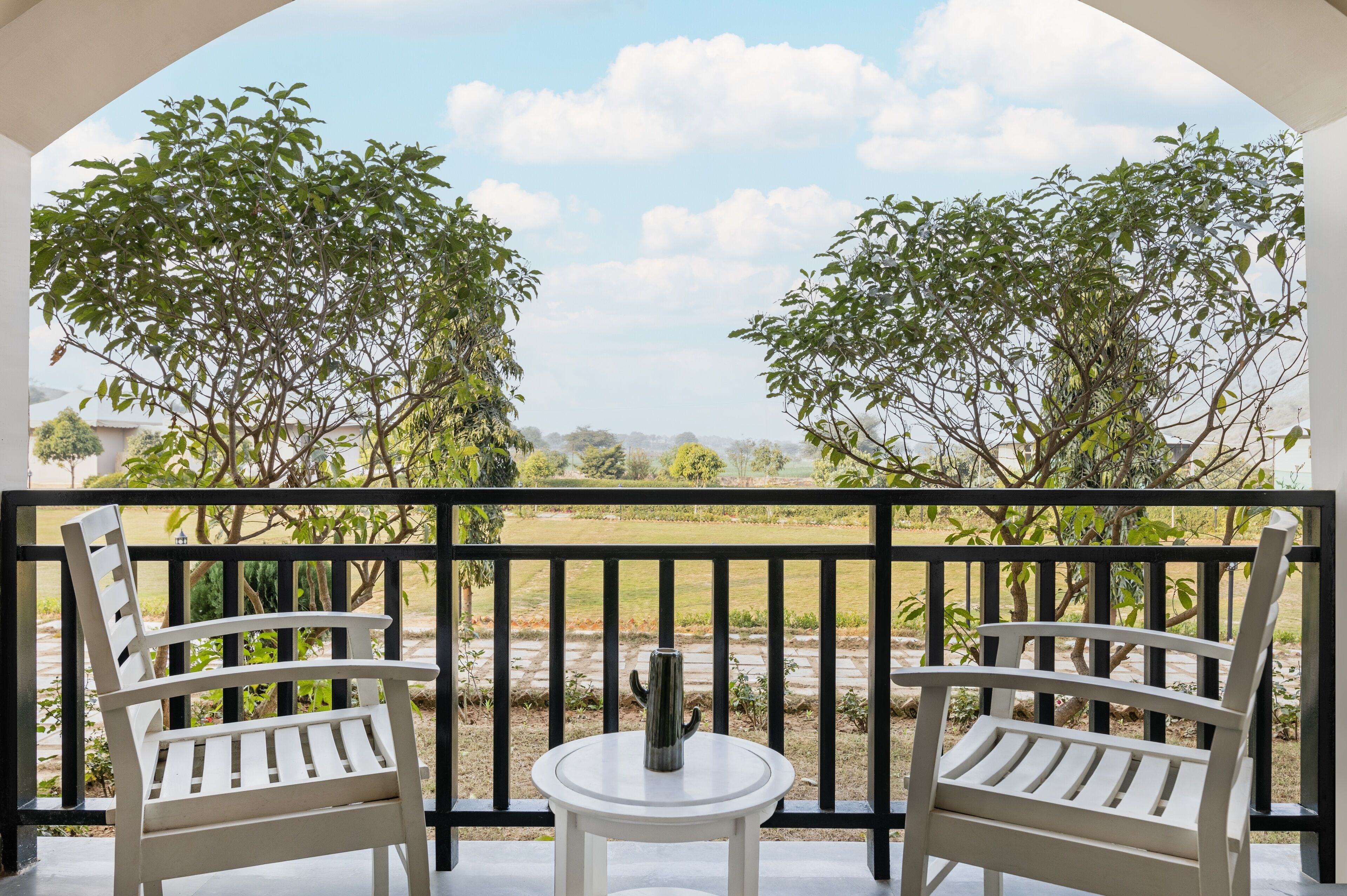 Garden View Stallion Tent With Sit-Out | Terrace/patio