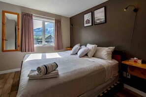 3 chambres, fer et planche à repasser, accès à Internet