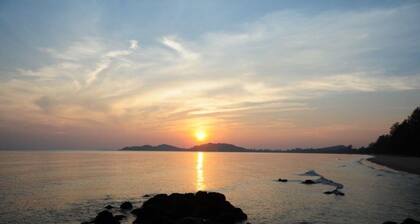 Gorgeous pool Villa near Laem Mae Phim, one minute stroll from the beach