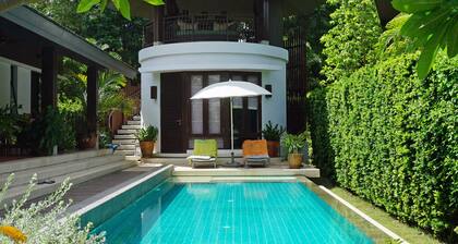 Gorgeous pool Villa near Laem Mae Phim, one minute stroll from the beach