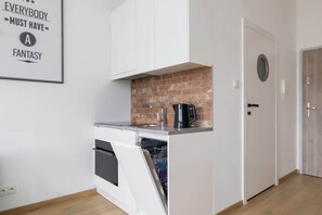 Fridge, oven, stovetop, dishwasher - Lubelska 16- 18 | Stylish Studio | A/C (Kraków)