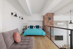 Iron/ironing board, travel crib, WiFi, bed sheets