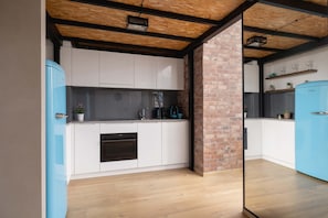 Refrigerador, horno, placa de cocina, lavavajillas