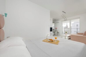 Fer et planche à repasser, Wi-Fi, literie fournie