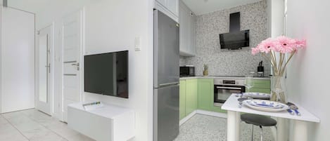 Fridge, microwave, oven, stovetop