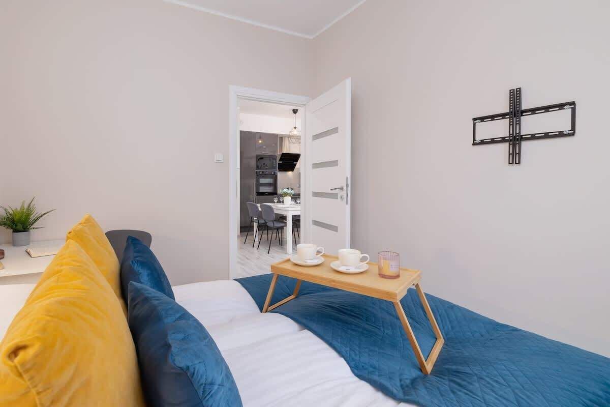 1 dormitorio, tabla de planchar con plancha, wifi y ropa de cama