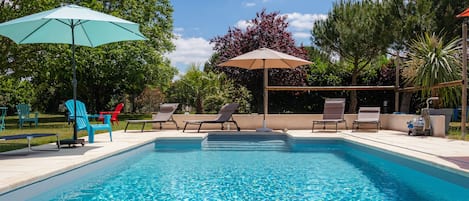 حمّام سباحة خارجي، حمّام سباحة مُدفَّأ