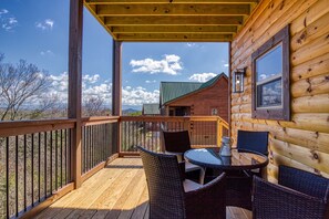 Outdoor dining - Great Views 2 Bedroom  Near Douglas Lake Motorcycle Friendly Gameroom (Sevierville)
