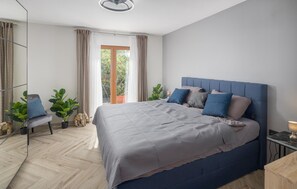 2 室のベッドルーム、旅行用ベビーベッド、WiFi (無料)、ベッドシーツ