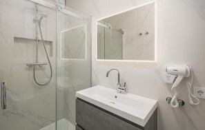 Shower, hair dryer - Lovely apartment in Micetici (Micetici)