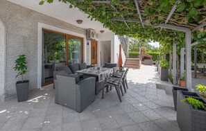 屋外ダイニングエリア