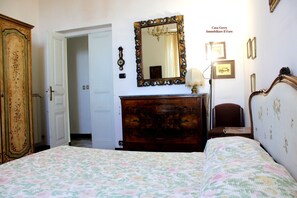 3 habitaciones, escritorio, tabla de planchar con plancha y wifi gratis