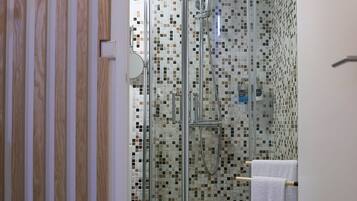 Family Apartment, 2 Bedrooms | Bathroom