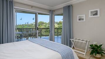3 bedrooms, in-room safe, iron/ironing board, WiFi