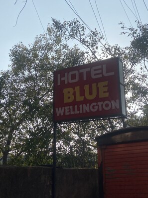 Exterior - Hotel Blue Wellington (Mumbai)