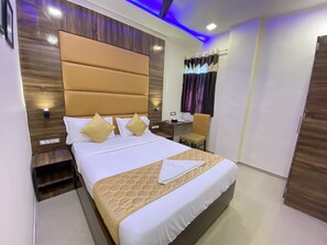 Premium bedding, in-room safe, desk, soundproofing - Hotel Blue Wellington (Mumbai)
