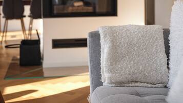 Télévision, cheminée