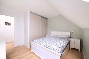 1 habitación, tabla de planchar con plancha, wifi y ropa de cama 