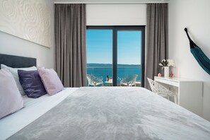 3 bedrooms, desk, iron/ironing board, travel cot - Boutique Villa Fay with stunning sea view, heated Pool & Jacuzzi near Omis (Dugi Rat)