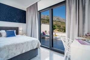 3 室のベッドルーム、デスク、アイロン / アイロン台、旅行用ベビーベッド