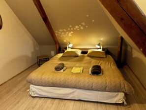 5 chambres, fer et planche à repasser, lit parapluie, Wi-Fi gratuit