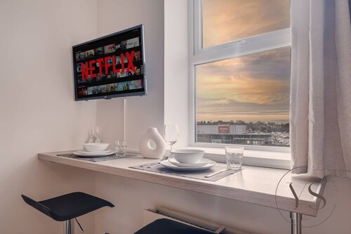 2b Studio with Smart TV, Netflix & Free Parking