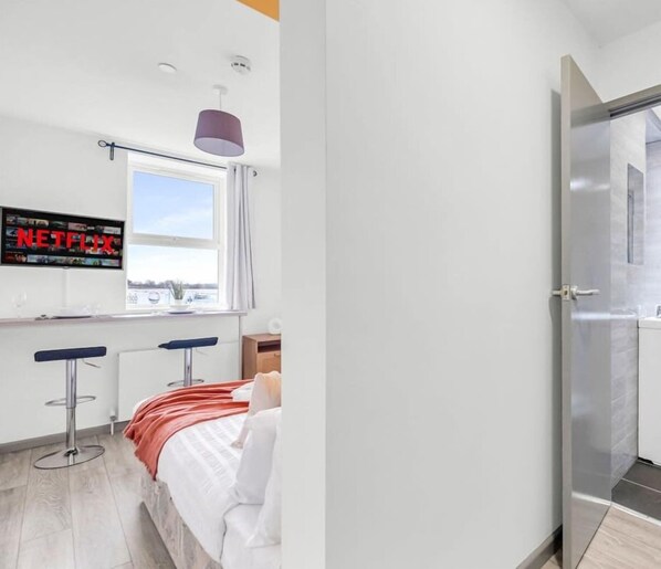 1 bedroom, desk, iron/ironing board, WiFi