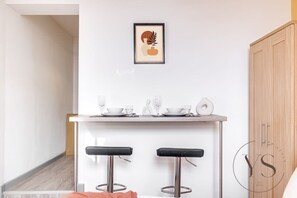 1 chambre, bureau, fer et planche à repasser, Wi-Fi