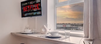 Cozy Studio Near The Potteries & Dining