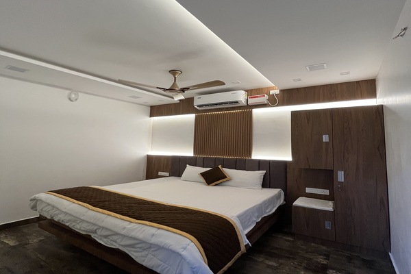Egyptian cotton sheets, premium bedding, desk