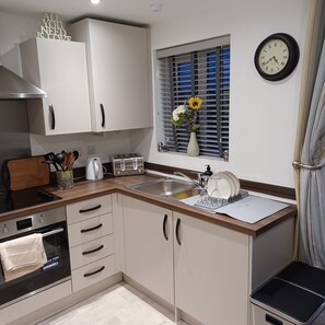 บ้านพัก | ครัวส่วนตัว | ตู้เย็น, ไมโครเวฟ, เตาอบ, เตาประกอบอาหาร