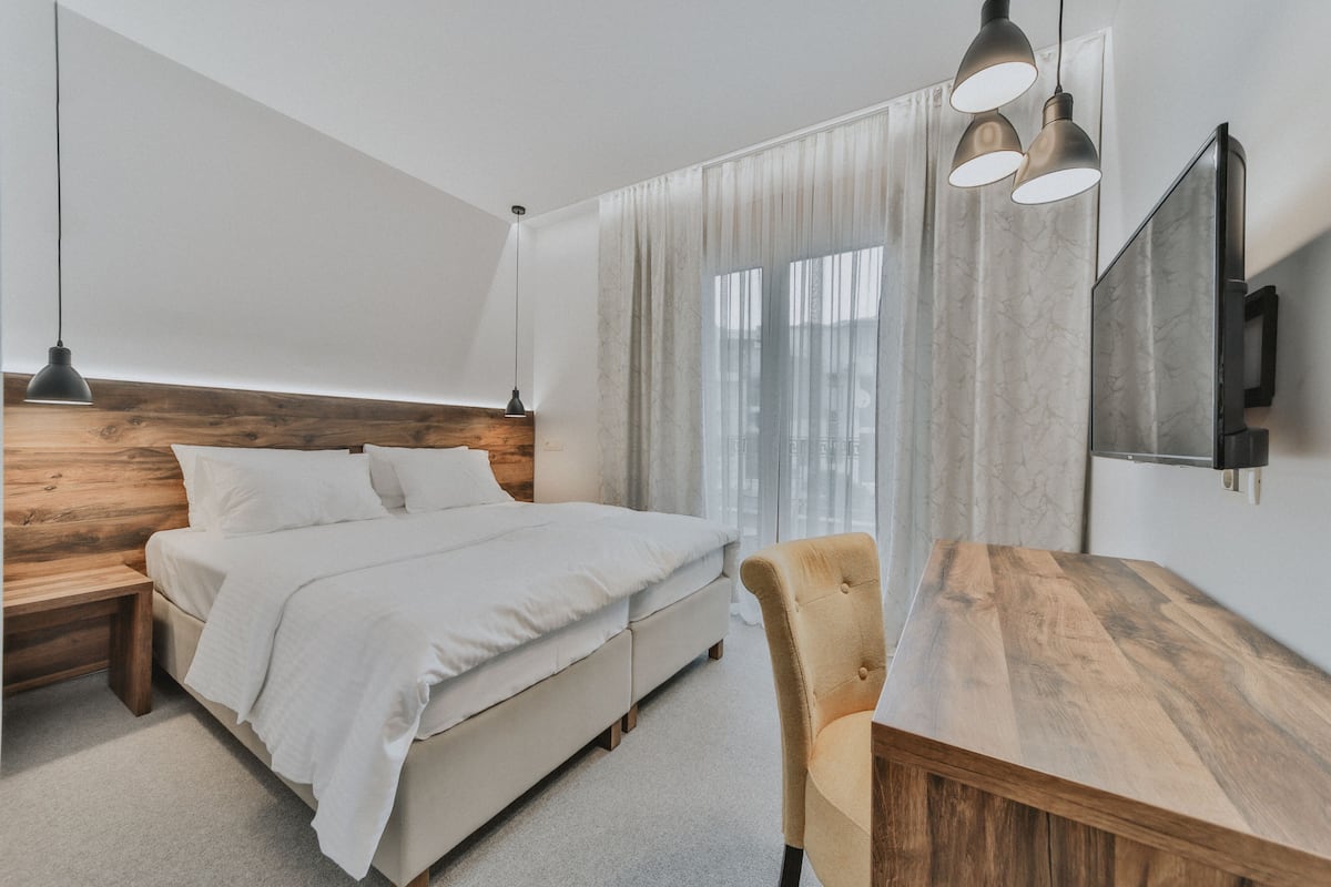 Standaard kamer, 1 twee- of 2 eenpersoonsbedden | 1 slaapkamer, een bureau, gratis wifi