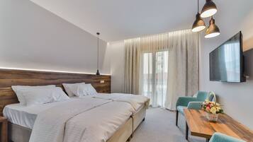 Deluxe Double or Twin Room | Desk, free WiFi