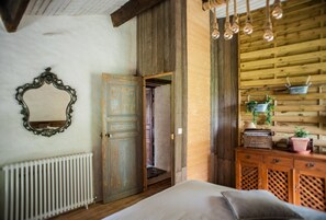 2 soverom, skrivebord, wi-fi (inkludert) og sengetøy