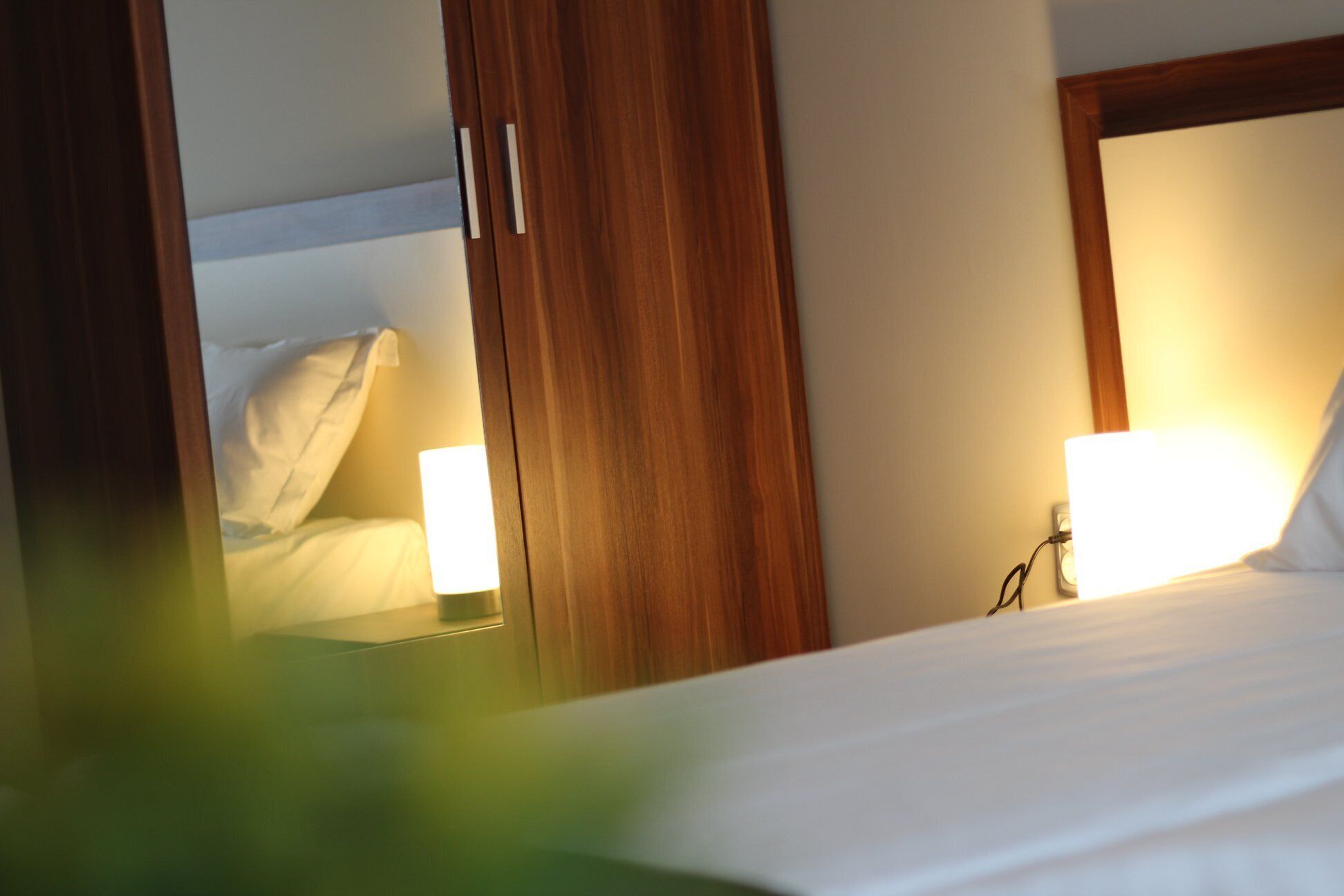 Traditionele tweepersoonskamer | Een bureau, geluiddichte muren, een strijkplank/strijkijzer, gratis wifi