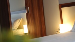 Traditional Double Room | Meja, kalis bunyi, seterika/papan seterika, Wi-fi percuma 