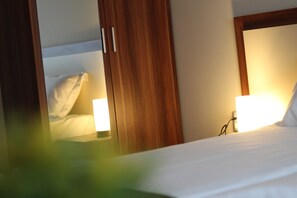 Traditional Double Room | Desk, soundproofing, iron/ironing board, free WiFi