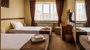 Desk, soundproofing, iron/ironing board, free WiFi