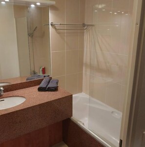 Handtücher, Seife, Toilettenpapier
