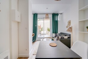 TV - Beautiful apartment Bordeaux with terrace (Bordeaux)