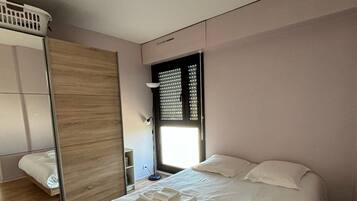 2 chambres, bureau, fer et planche Ă repasser, accĂšs Internet