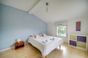 2 Schlafzimmer, Schreibtisch, Bügeleisen/Bügelbrett, Internetzugang