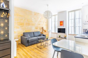 TV - Nice apartment Bordeaux Saint Jean (Bordeaux)