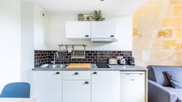 Fridge, microwave, coffee/tea maker, toaster