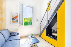 TV - Cosy duplex apartment Bordeaux center (Bordeaux)