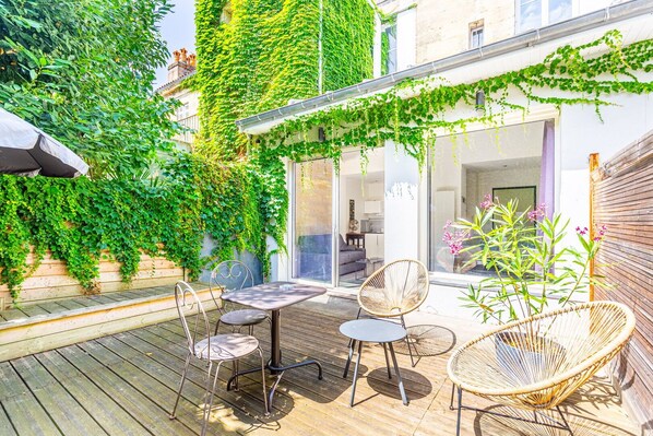 Outdoor dining - Beautiful apartment Bordeaux with lovely terrace (Bordeaux)