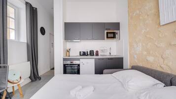 Iron/ironing board, WiFi, bed sheets