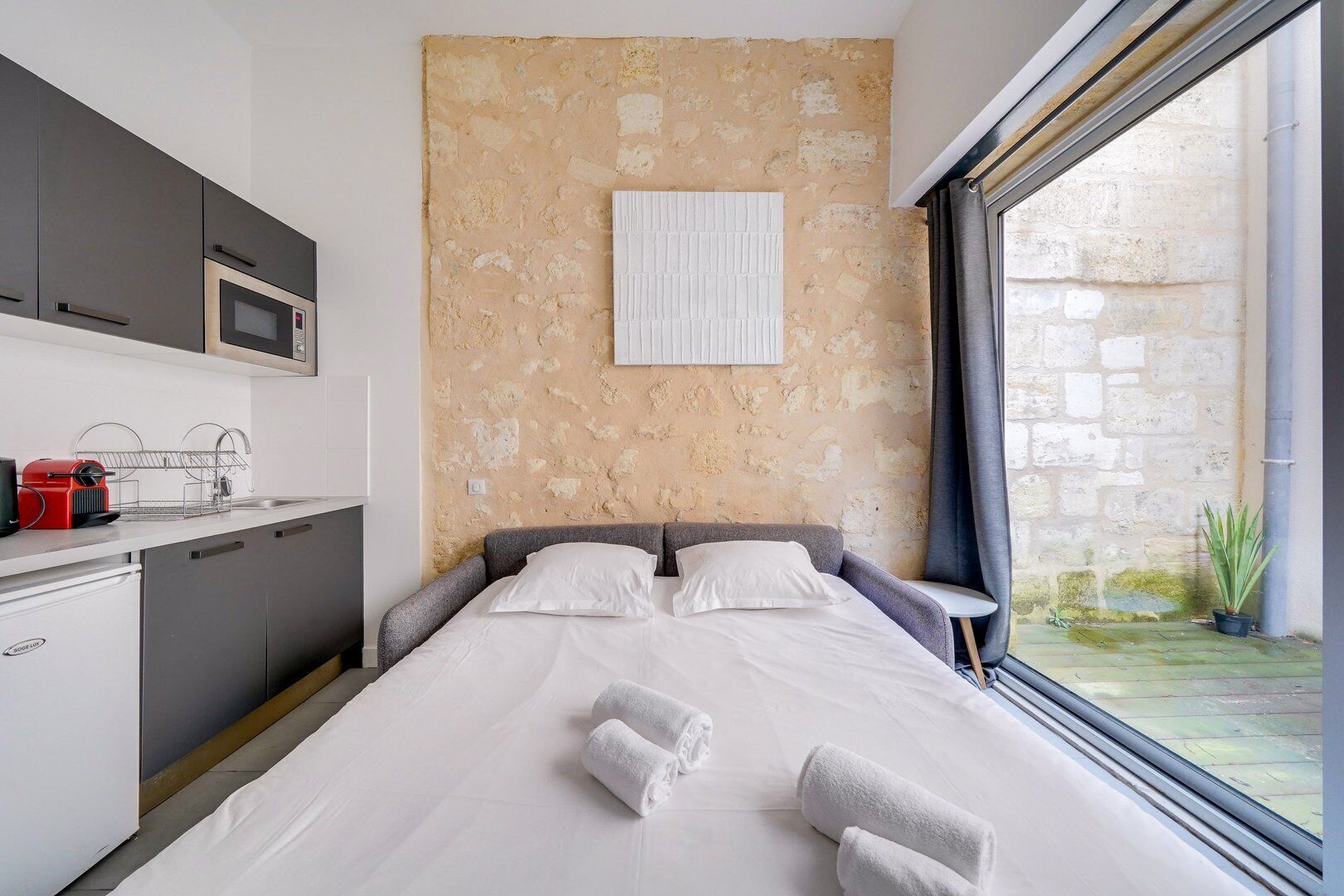 Iron/ironing board, WiFi, bed sheets