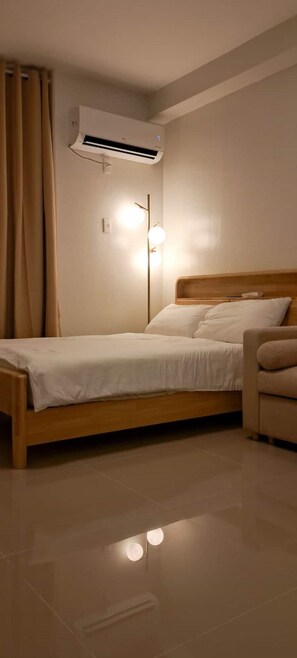 1 bedroom, WiFi, bed sheets - Private Studio with Pool (Lapu-Lapu)